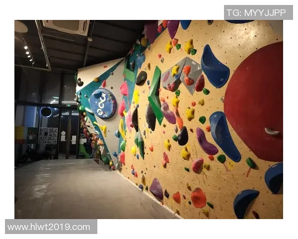 攀岩深度解析:揭秘上海攀岩队的战术边路渗透技巧与训练方法 攀岩深度解析:揭秘上海攀岩队的战术边路渗透技巧与训练方法