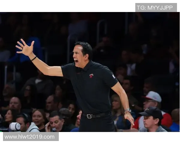 湖人对热火总决赛争议判罚引发热议球迷纷纷讨论裁判漏判影响比赛结果